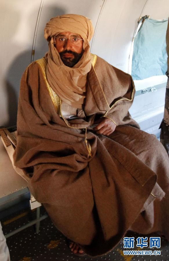 Saif Gaddafi trên máy bay tại Zintan